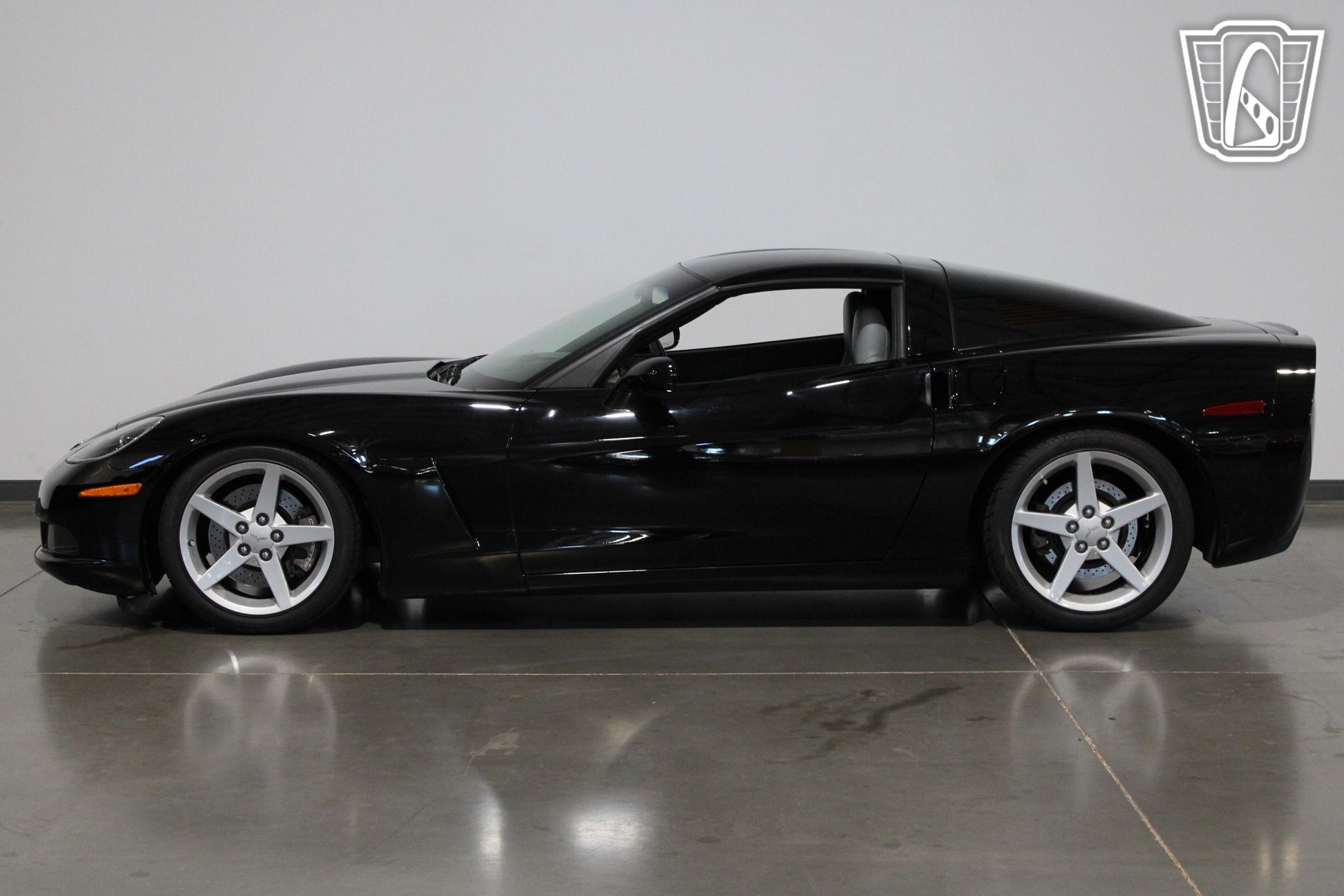 Used 2005 Chevrolet Corvette Coupe w/ Preferred Equipment Group RWD image 18