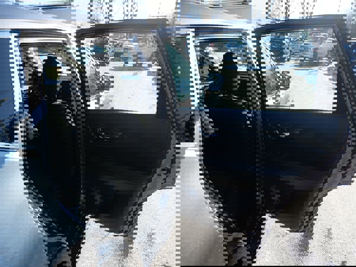 Used 2018 Nissan Rogue S image 28