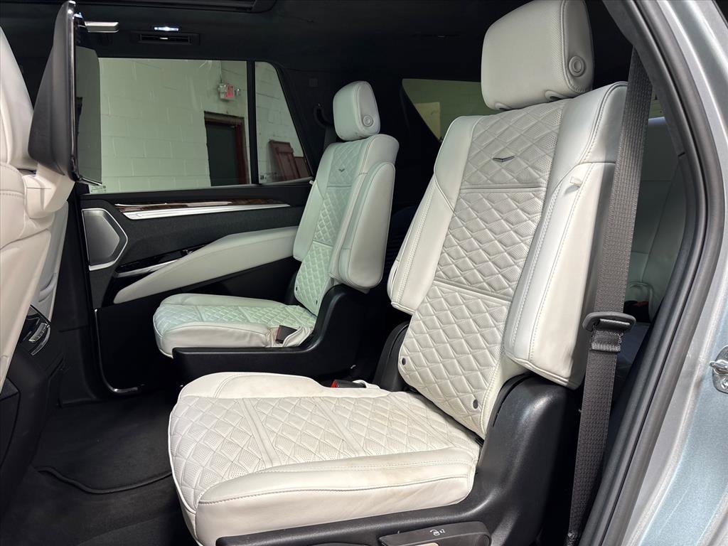 Used 2025 Cadillac Escalade Sport Platinum w/ LPO, ONYX Package image 27