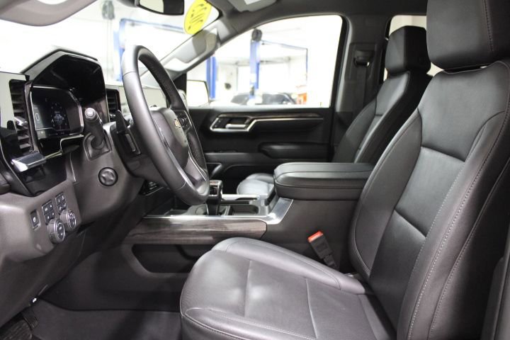 Used 2025 Chevrolet Silverado 1500 LTZ image 20