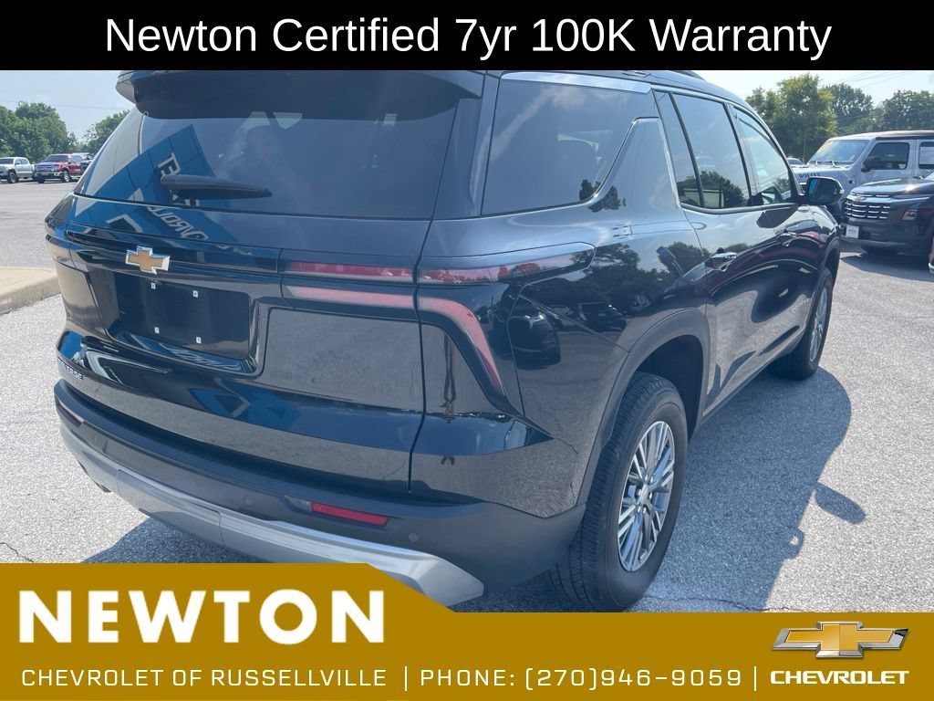 Used 2025 Chevrolet Traverse LT FWD image 16