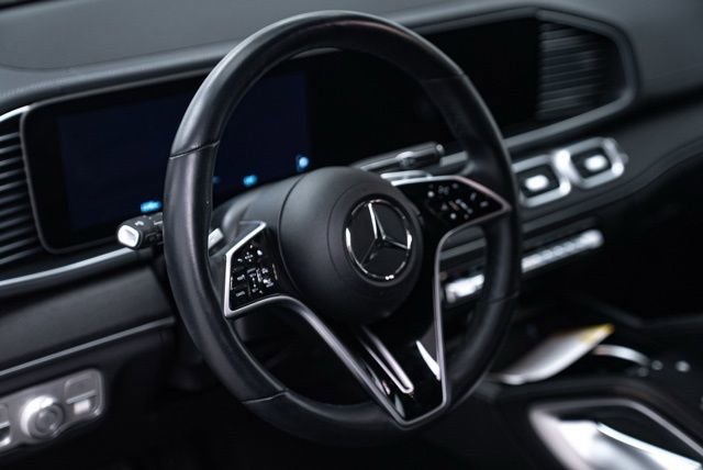 Used 2025 Mercedes-Benz GLS 450 4MATIC image 12