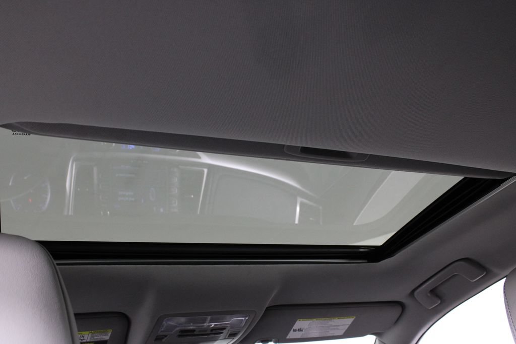 Used 2019 Toyota Highlander XLE AWD/4WD image 22