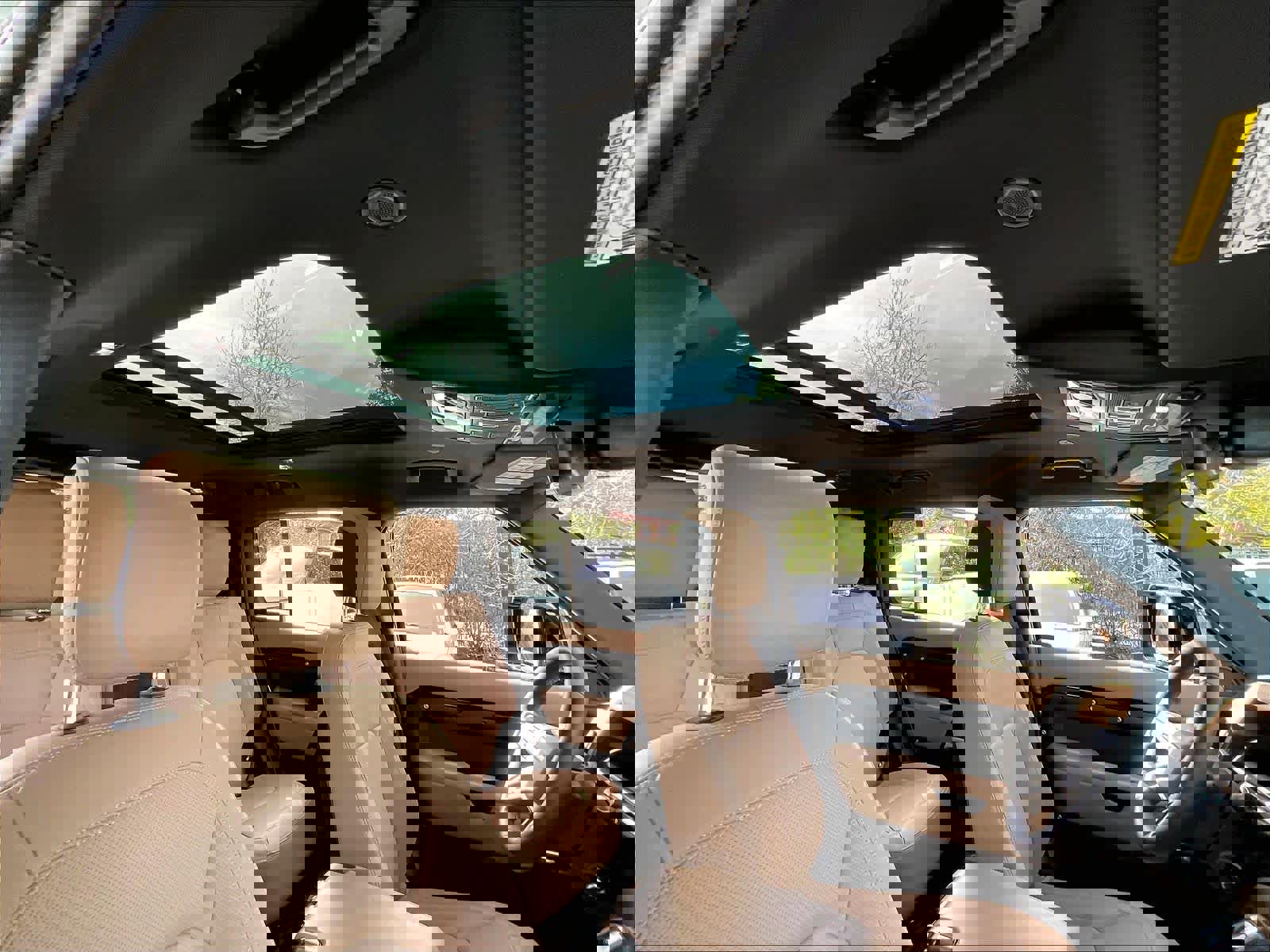 Used 2025 Land Rover Defender 130 X-Dynamic SE image 23