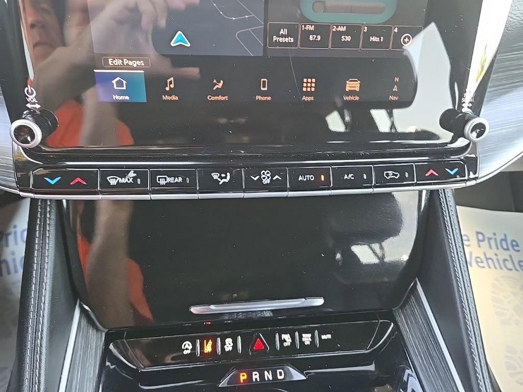 Used 2024 Jeep Wagoneer L Series II w/ Flexible Seating Group image 24