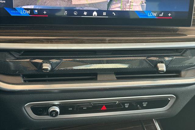 Used 2024 BMW X7 xDrive40i image 21