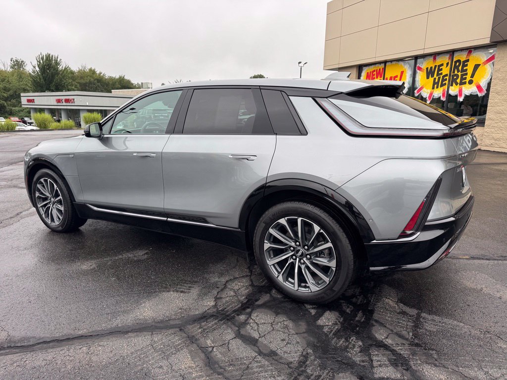 Used 2025 Cadillac Lyriq Sport AWD/4WD image 7
