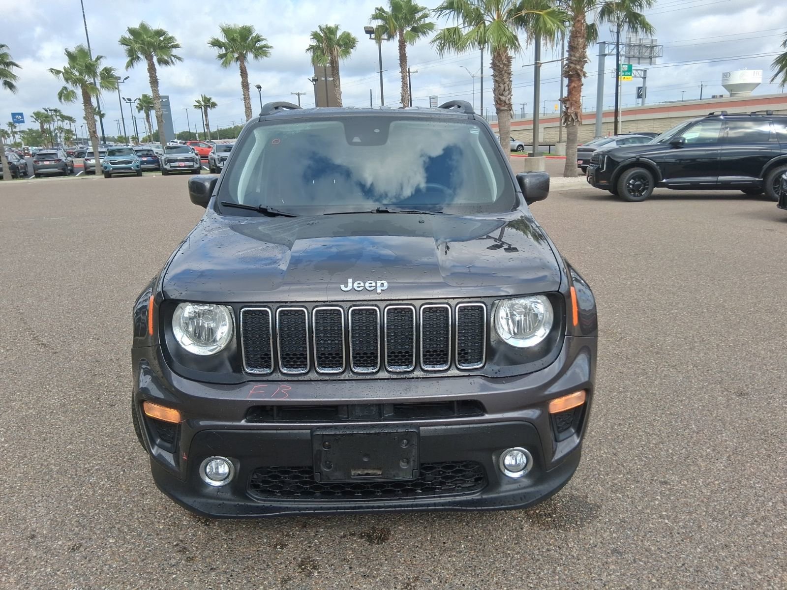 Used 2021 Jeep Renegade Latitude FWD image 2