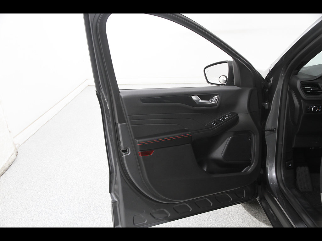 Used 2023 Ford Escape ST-Line w/ Tech Pack #1 FWD image 4