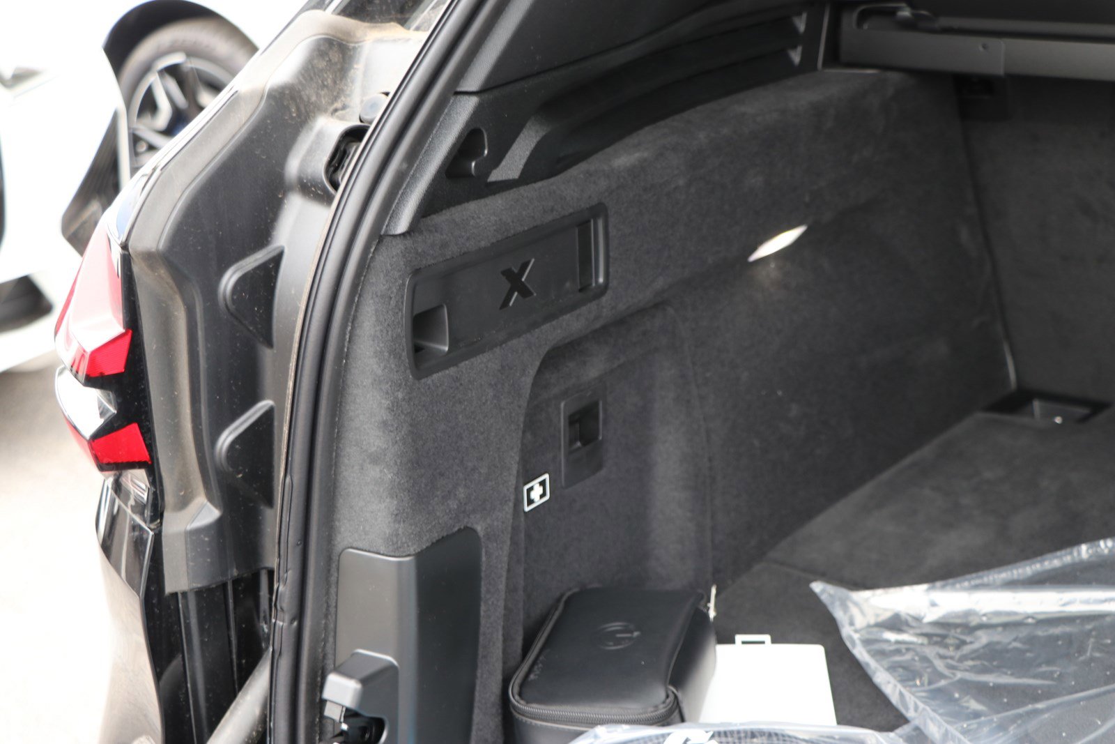 Certified 2025 BMW X5 xDrive50e w/ Parking Assistance Package image 39