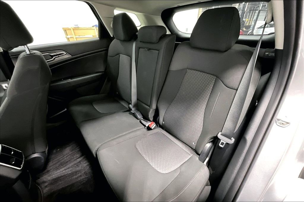 Used 2023 Kia Sportage LX image 34