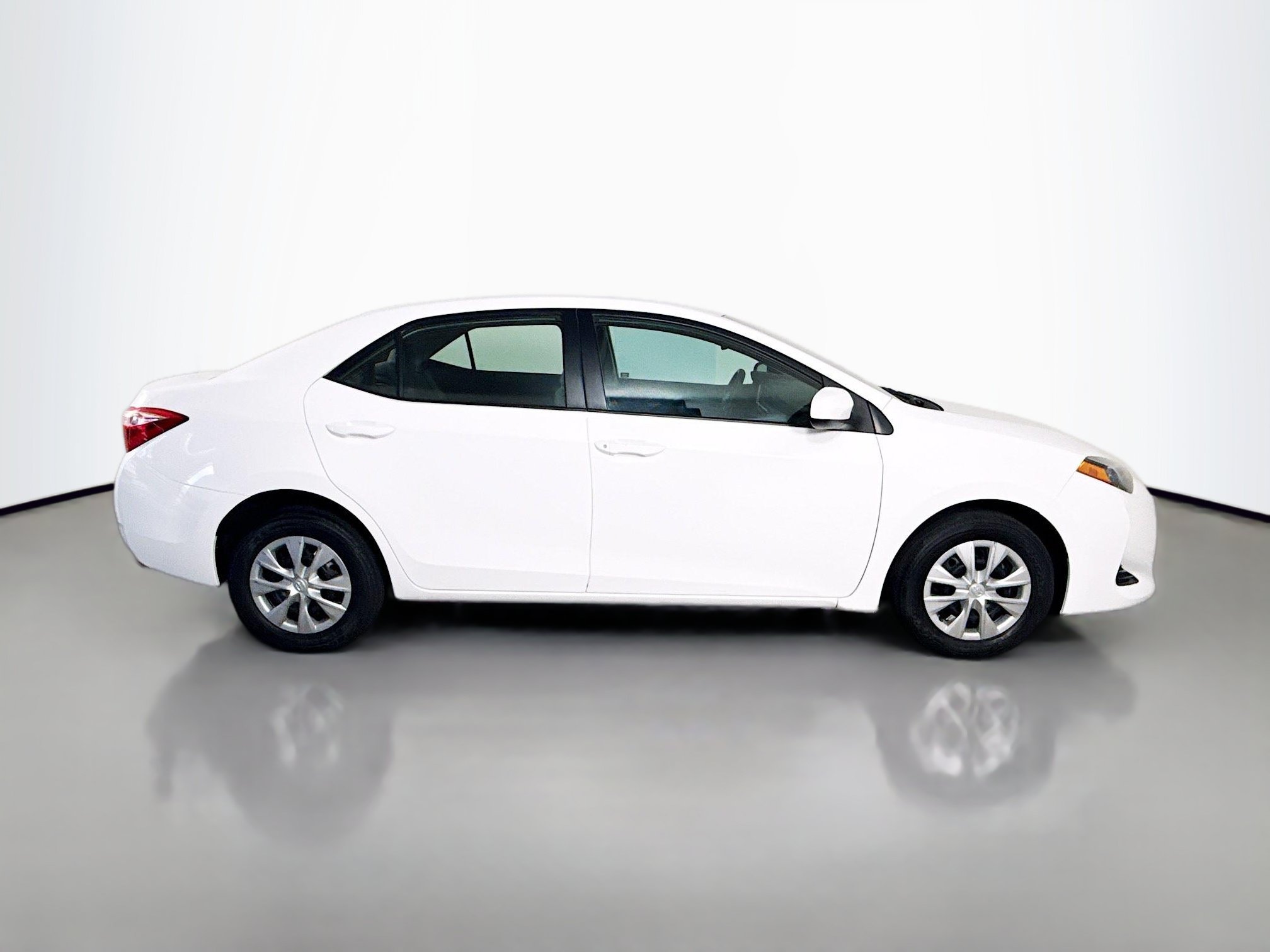 Used 2017 Toyota Corolla L w/ Carpet Mat Package (TMS) FWD image 11