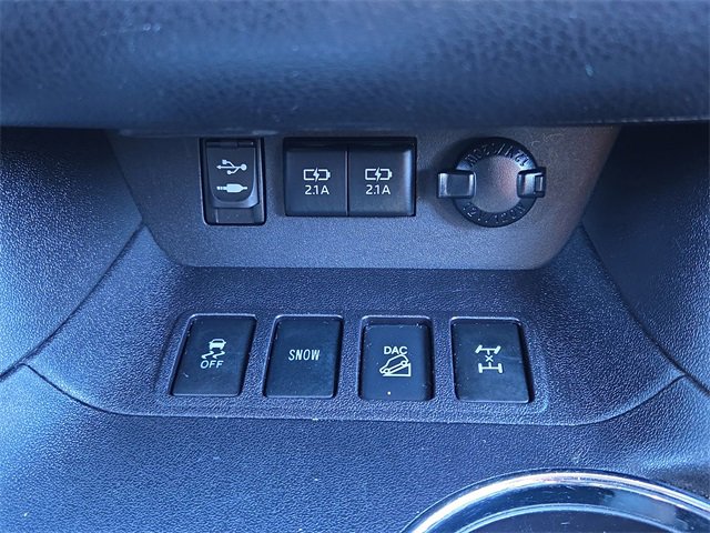 Used 2018 Toyota Highlander SE image 25