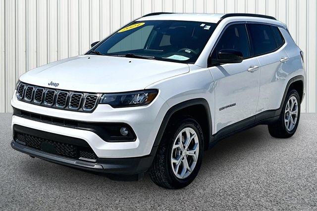 Used 2024 Jeep Compass Latitude AWD/4WD image 2