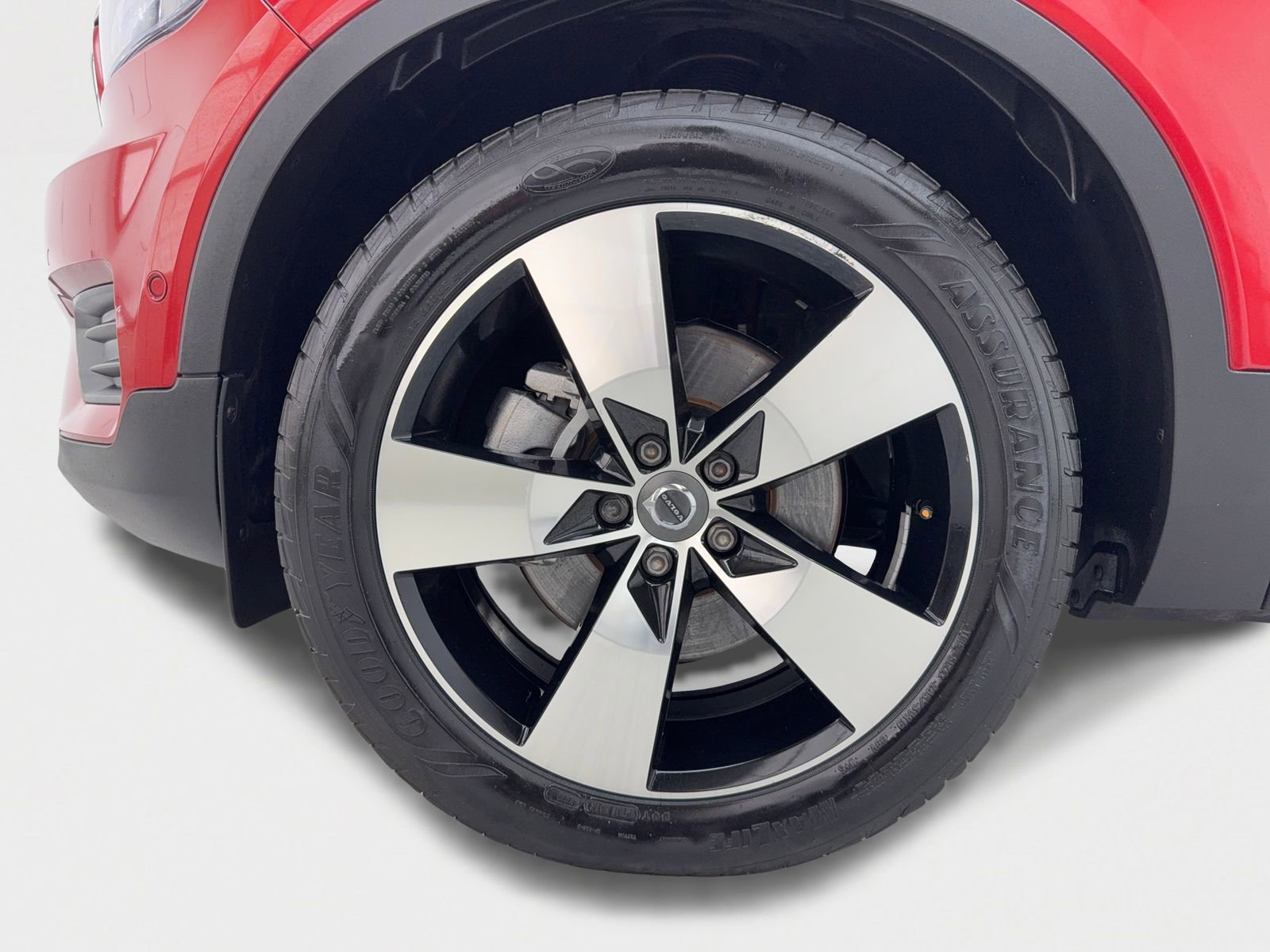 Used 2019 Volvo XC40 T4 Momentum image 52