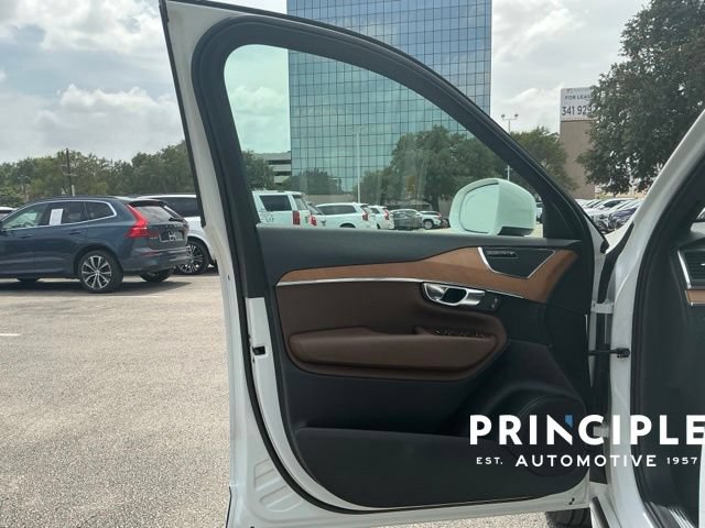 Certified 2022 Volvo XC90 T6 Momentum AWD/4WD image 11