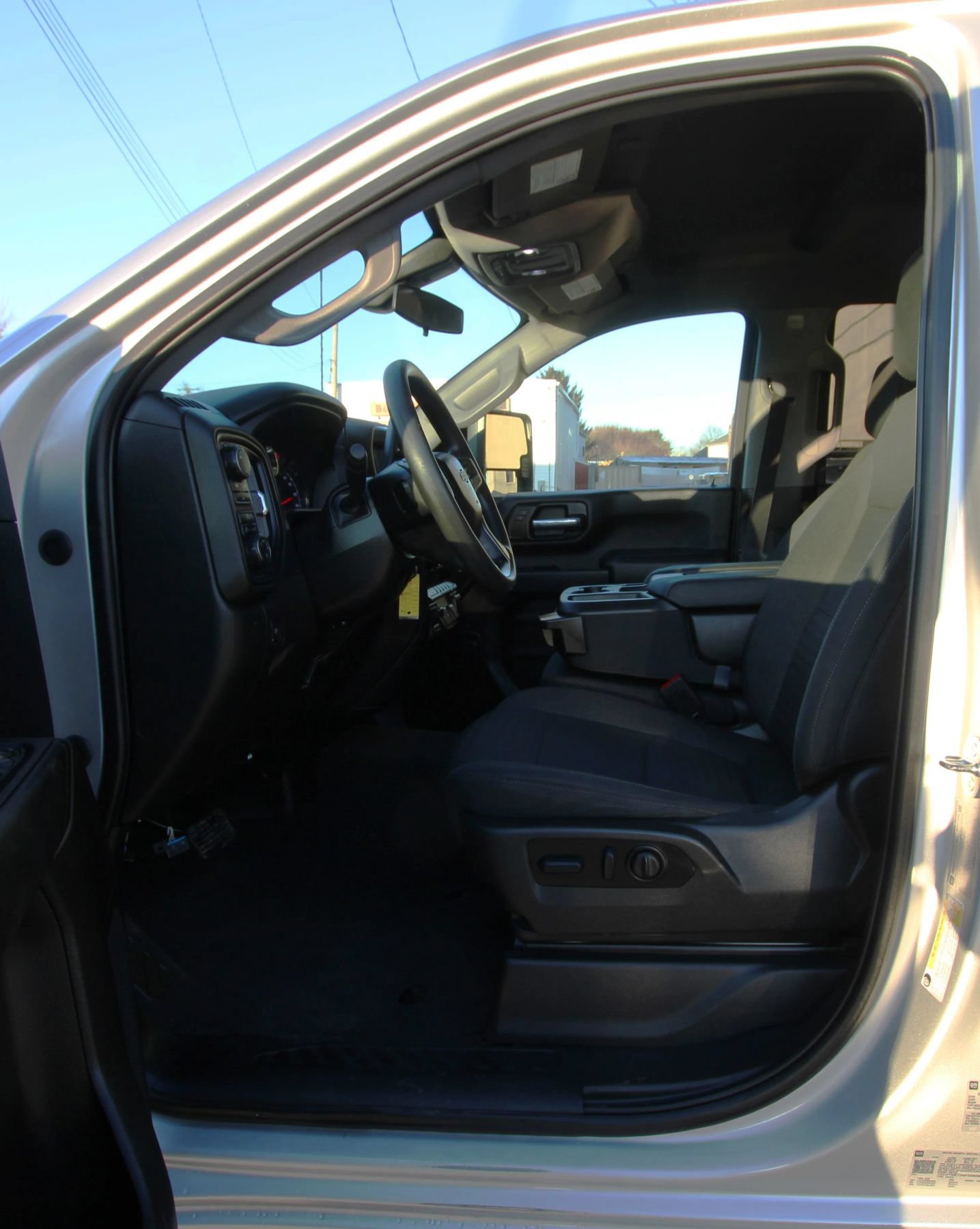 Used 2022 Chevrolet Silverado 2500 Custom w/ Custom Convenience Package AWD/4WD image 9