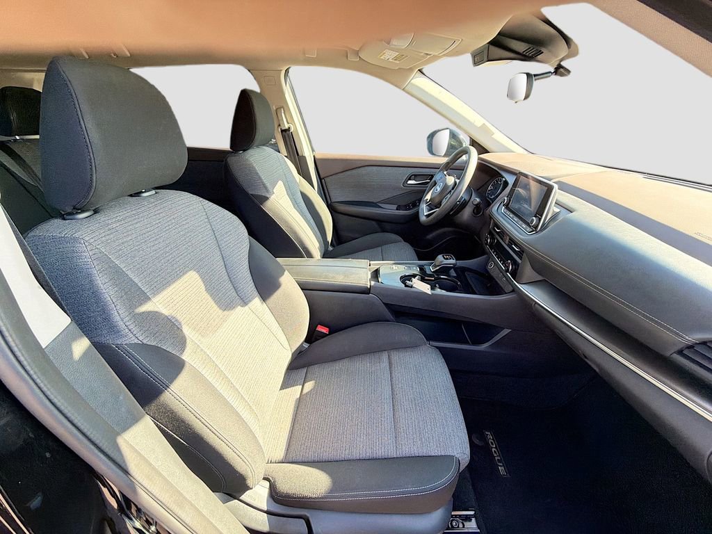 Used 2023 Nissan Rogue SV image 16
