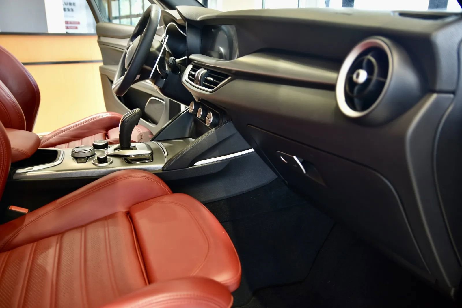 Used 2022 Alfa Romeo Stelvio Veloce image 27