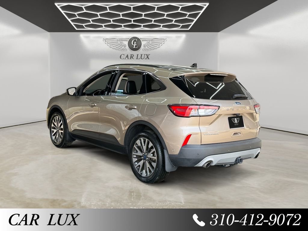 Used 2020 Ford Escape Titanium image 3