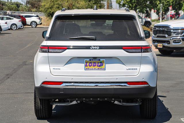 New 2025 Jeep Grand Cherokee Laredo image 3