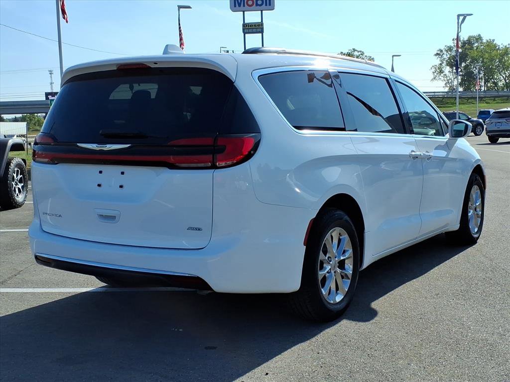 Used 2022 Chrysler Pacifica Touring-L image 4