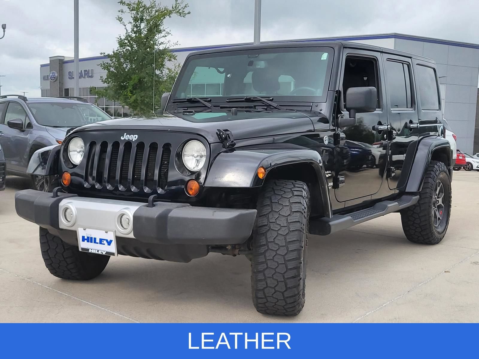 Used 2013 Jeep Wrangler Unlimited Sahara w/ Connectivity Group AWD/4WD image 2