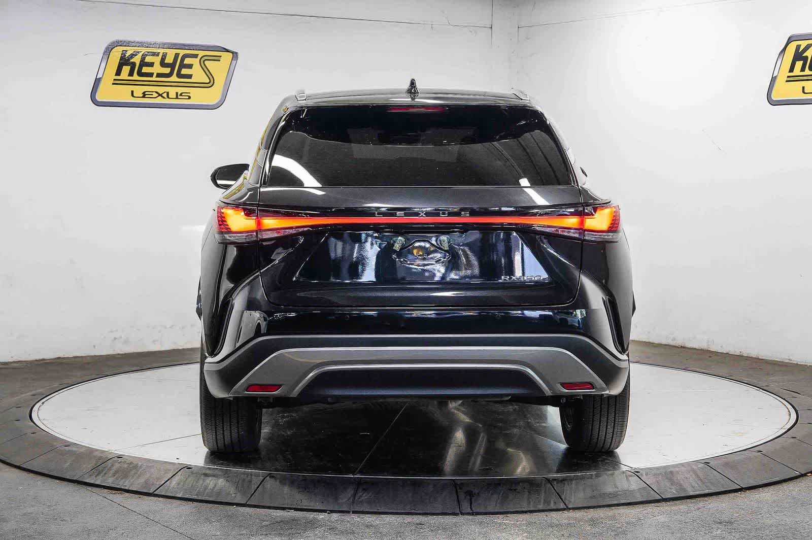 Used 2025 Lexus RX 350 Premium w/ Convenience Package FWD image 3
