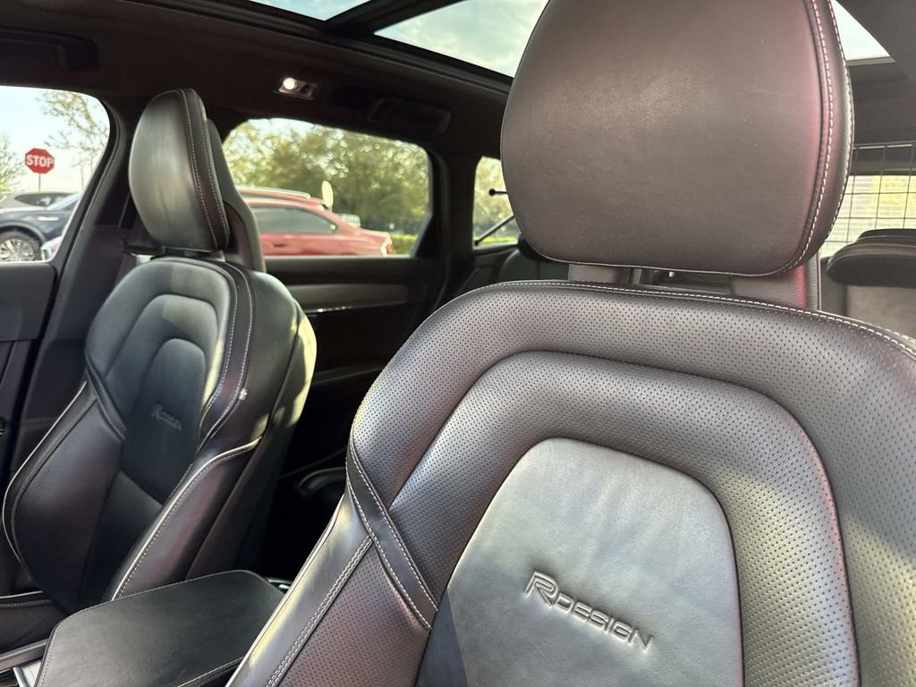Used 2018 Volvo V90 T5 R-Design image 26