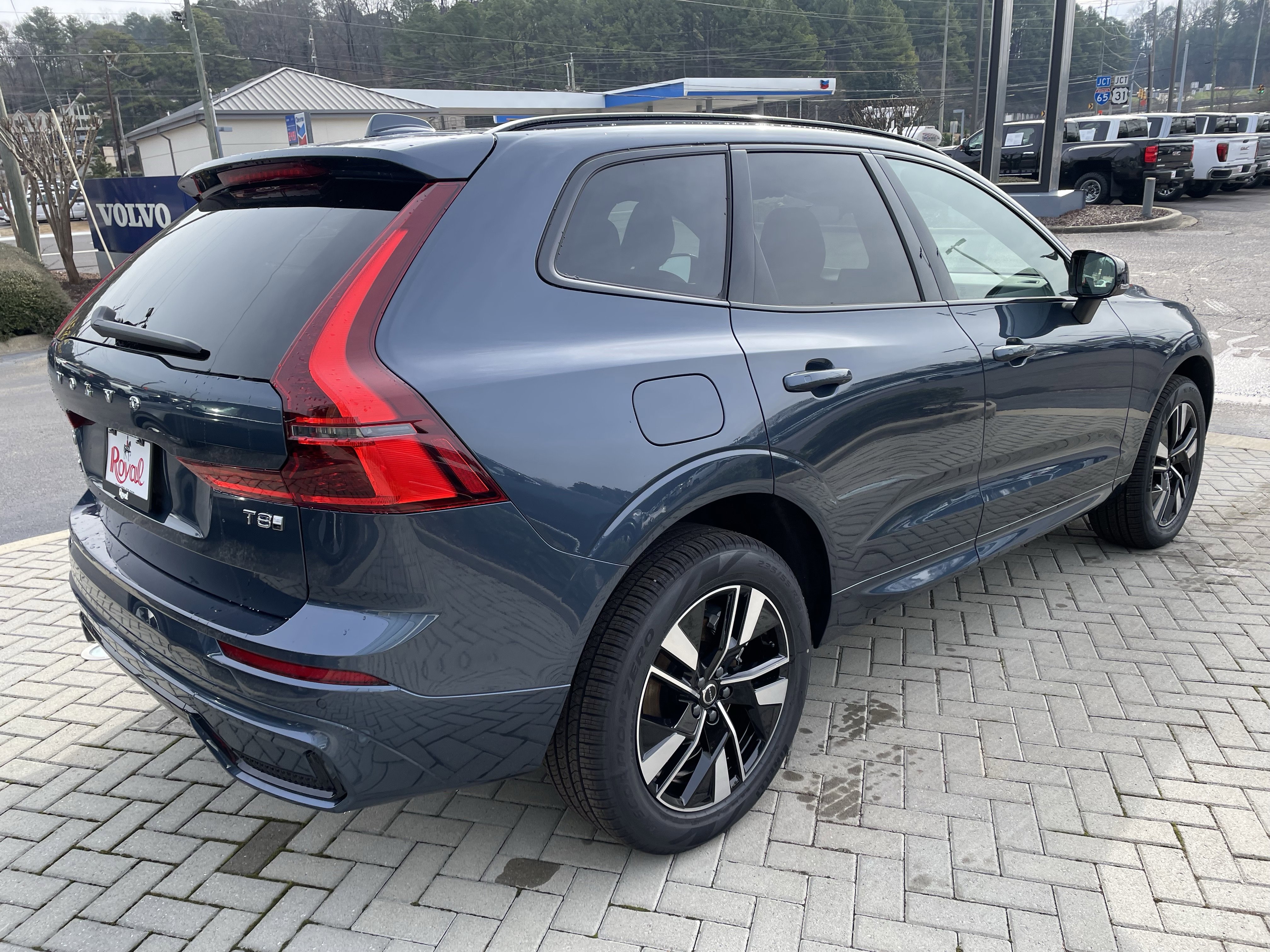 New 2026 Volvo XC60 T8 Core image 4