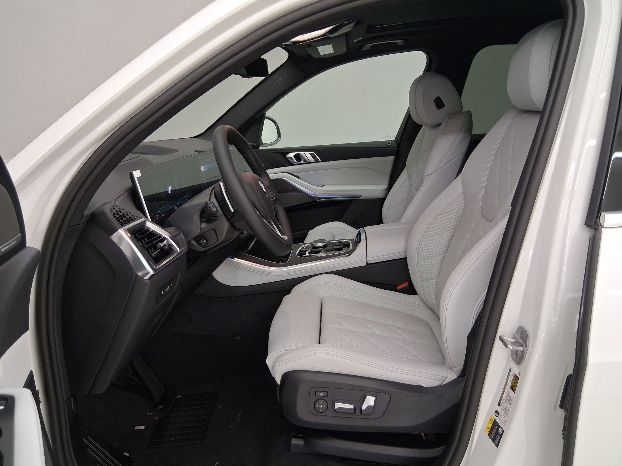 New 2026 BMW X5 xDrive50e AWD/4WD image 3