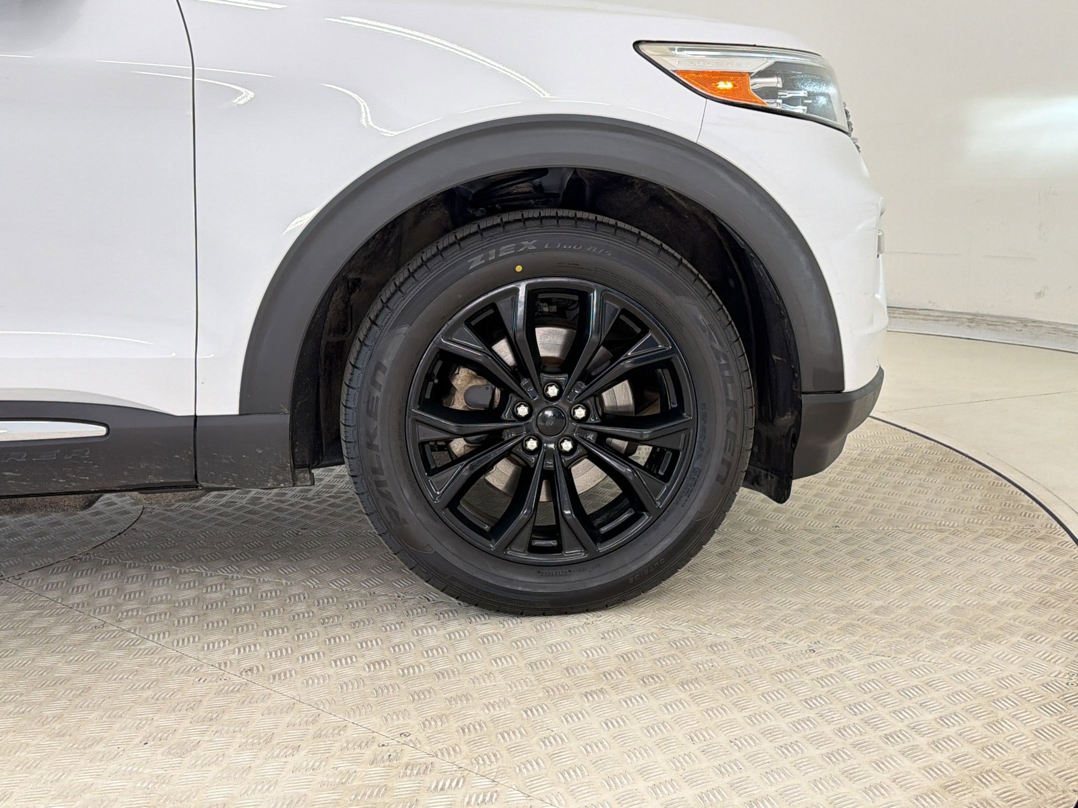 Used 2020 Ford Explorer Limited image 11