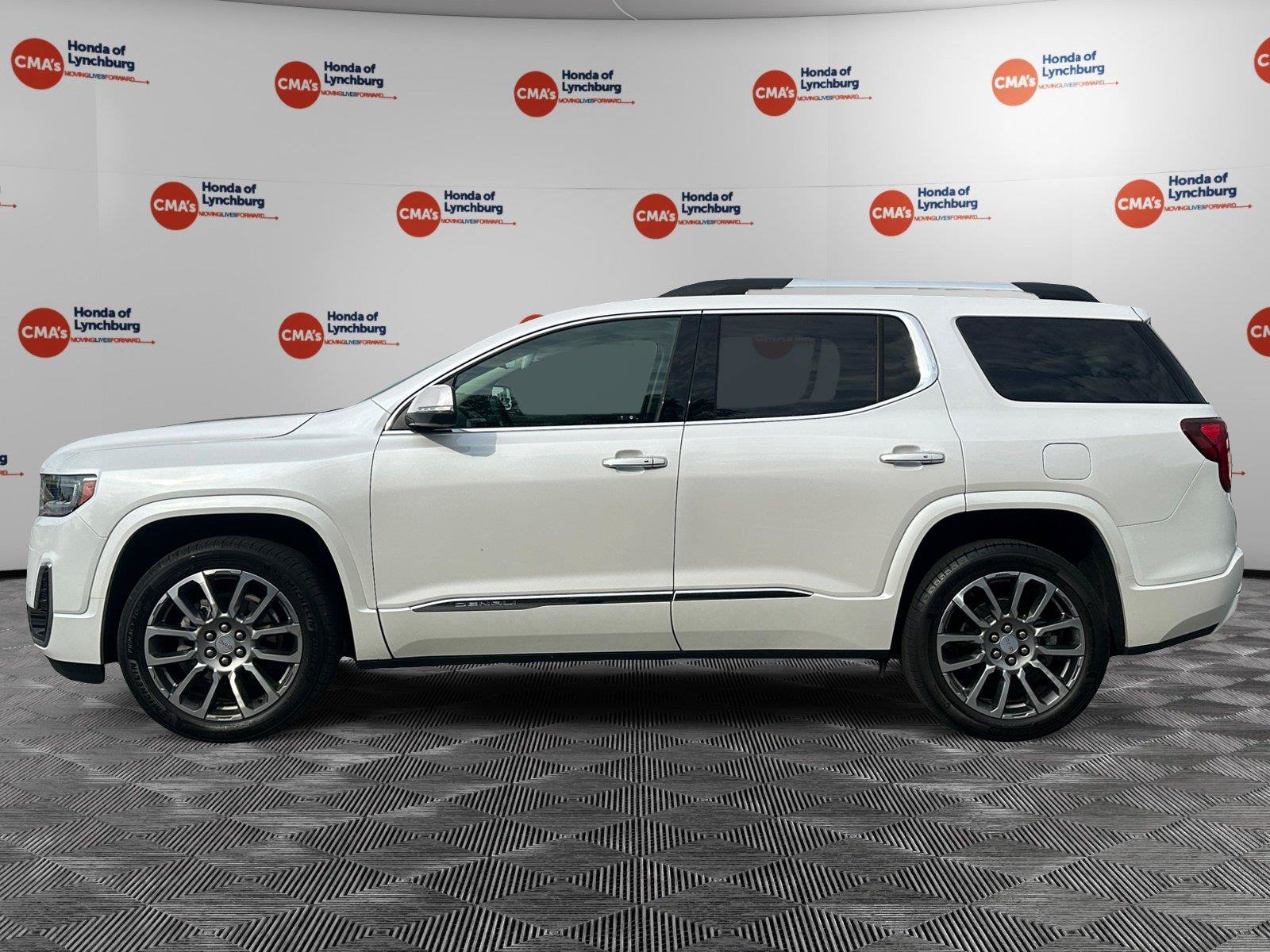 Used 2023 GMC Acadia Denali w/ Denali Ultimate Package AWD/4WD image 2