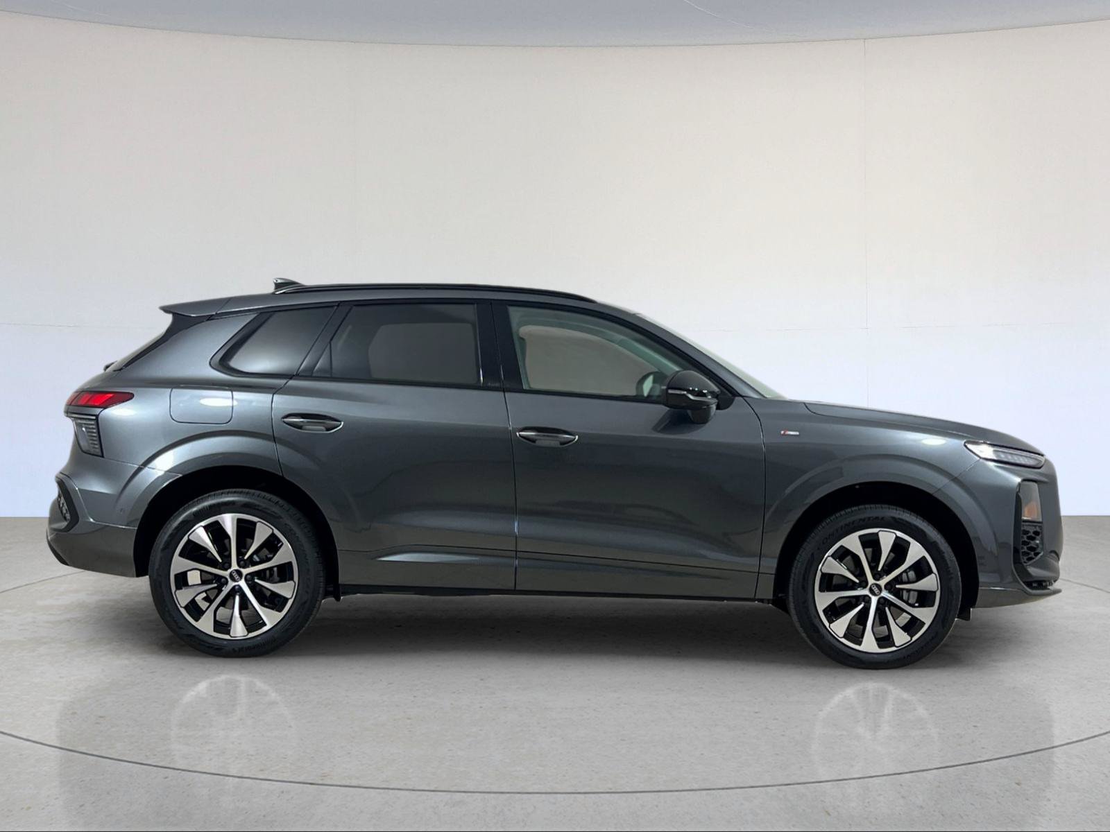 New 2026 Audi Q3 quattro 2.0T AWD/4WD image 7