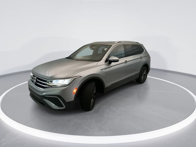 Used 2022 Volkswagen Tiguan SE AWD/4WD image 2