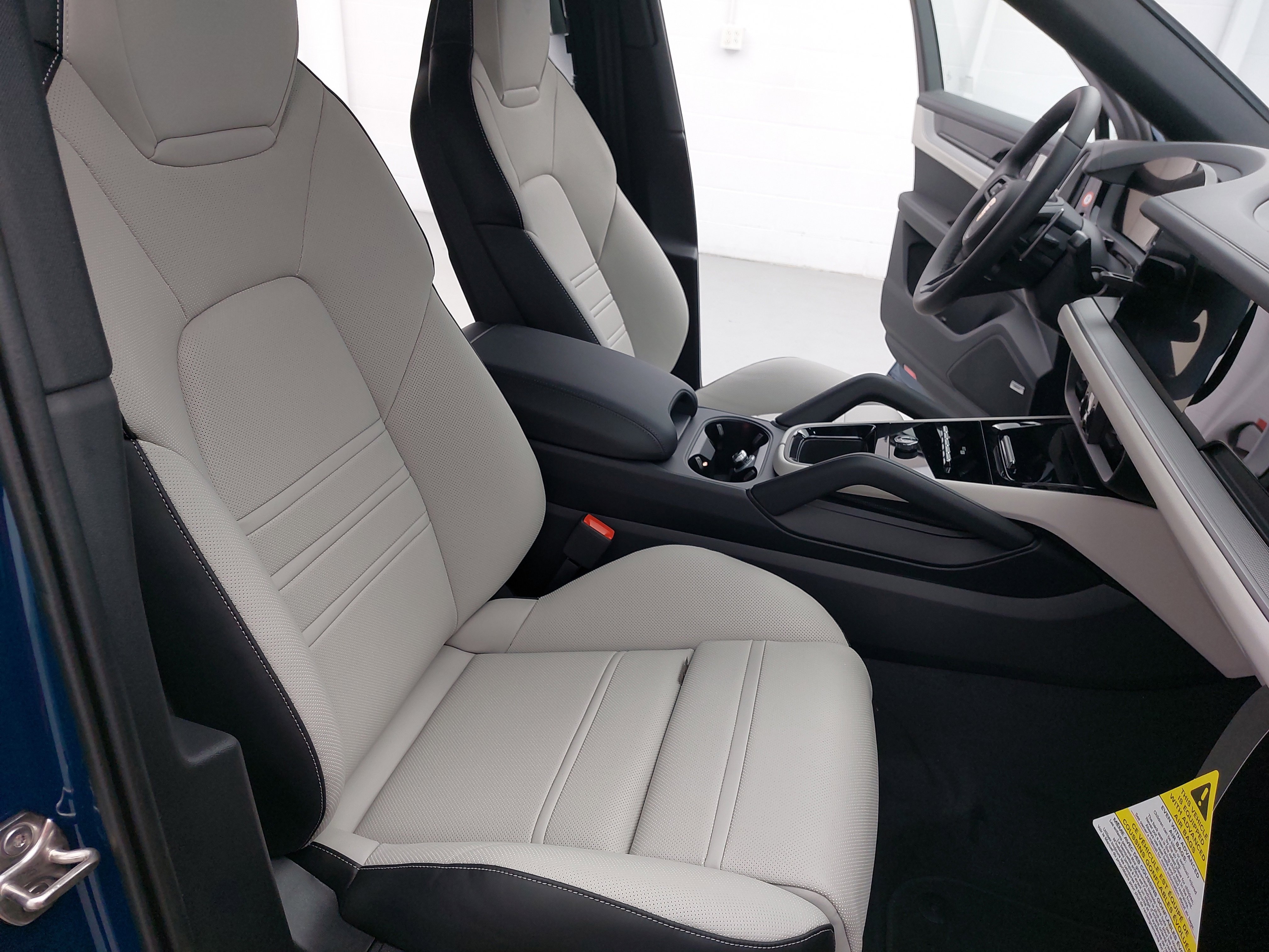 New 2025 Porsche Cayenne Coupe image 12