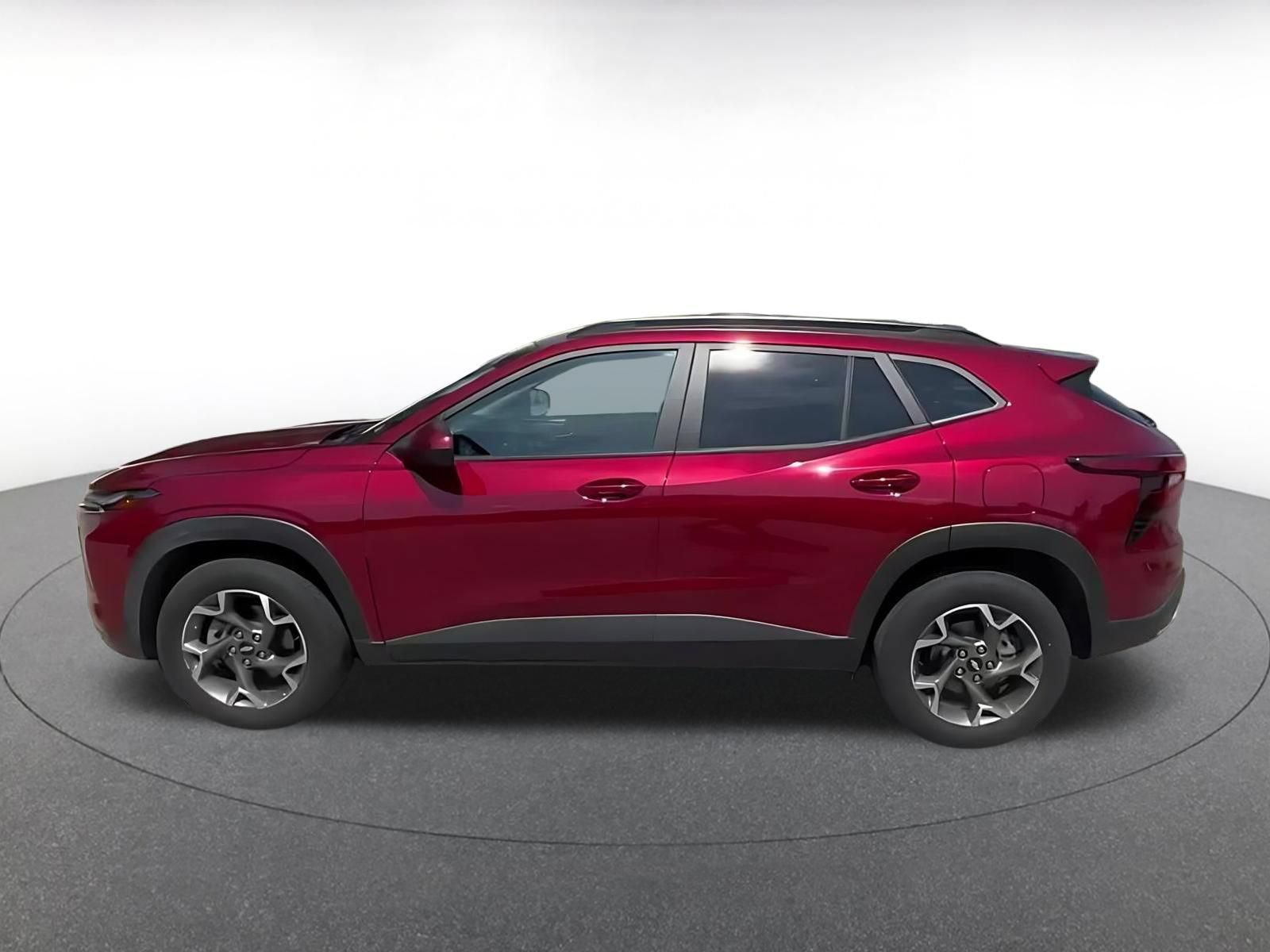 Used 2025 Chevrolet Trax LT w/ LT Convenience Package FWD image 7