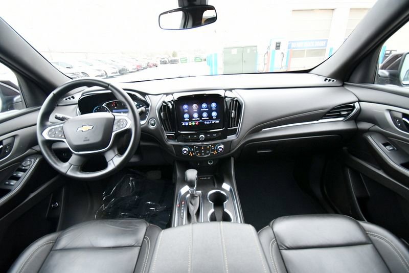Used 2023 Chevrolet Traverse LT AWD/4WD image 3