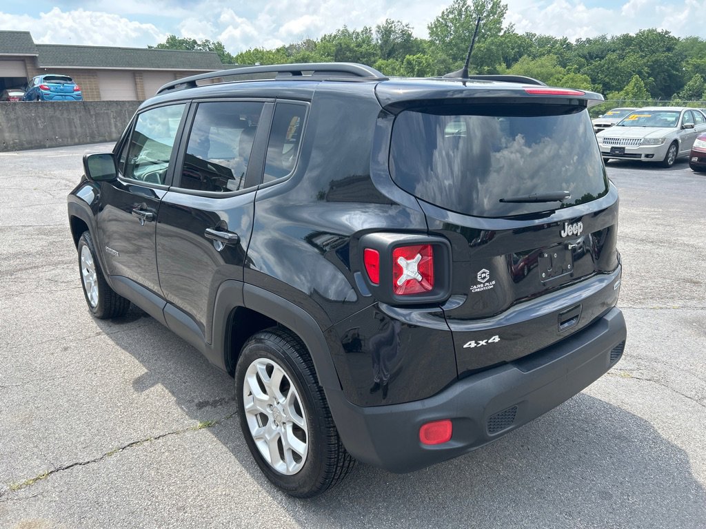 Used 2018 Jeep Renegade Latitude w/ UConnect 8.4 Nav Group AWD/4WD image 8