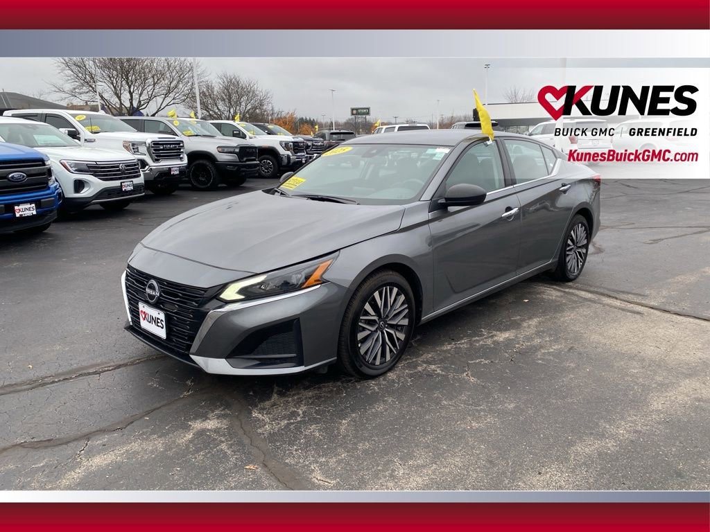 Used 2025 Nissan Altima 2.5 SV image 12