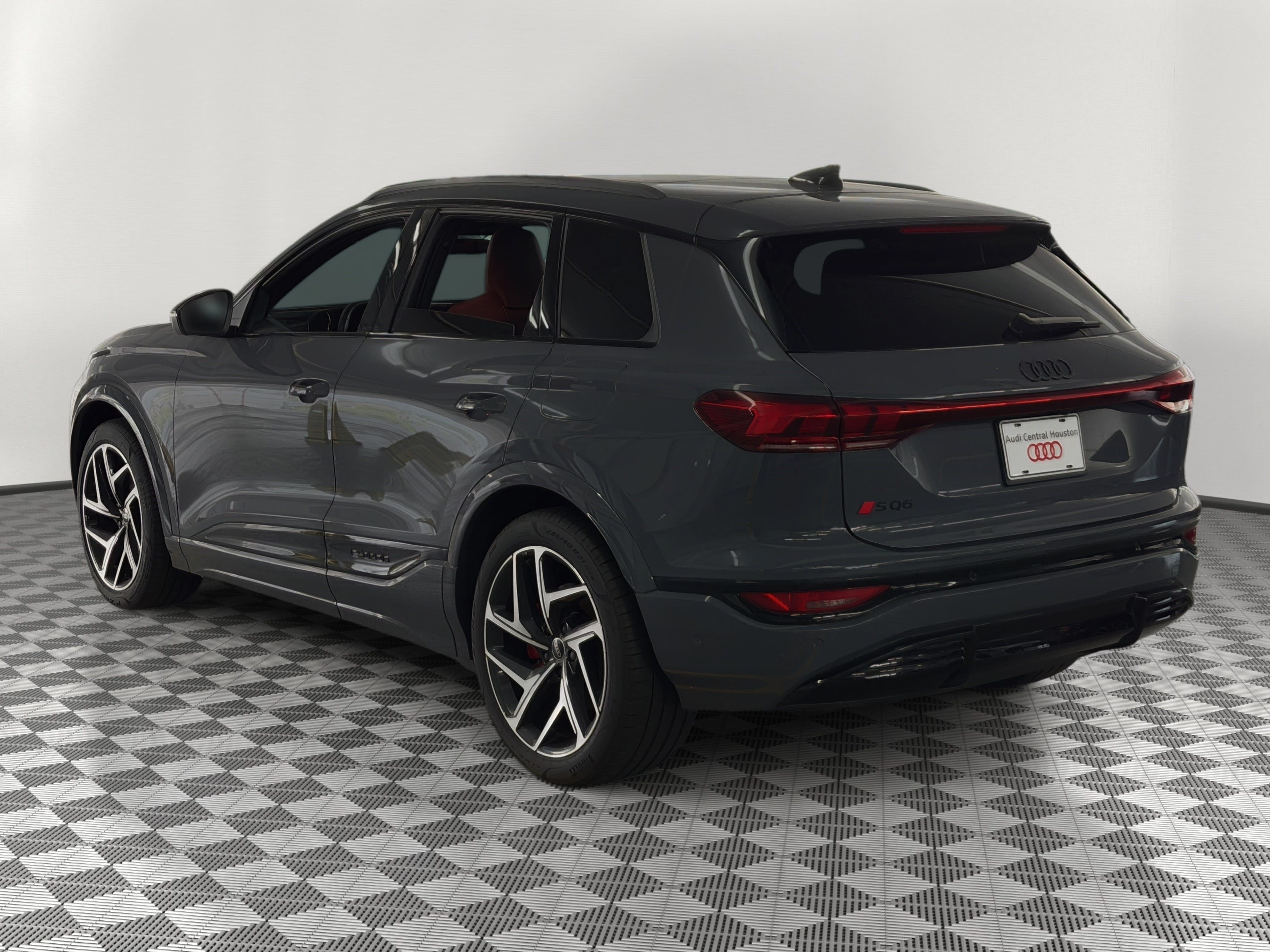 Certified 2025 Audi SQ6 e-tron Prestige w/ 21" Black Optic Wheel Package AWD/4WD image 3