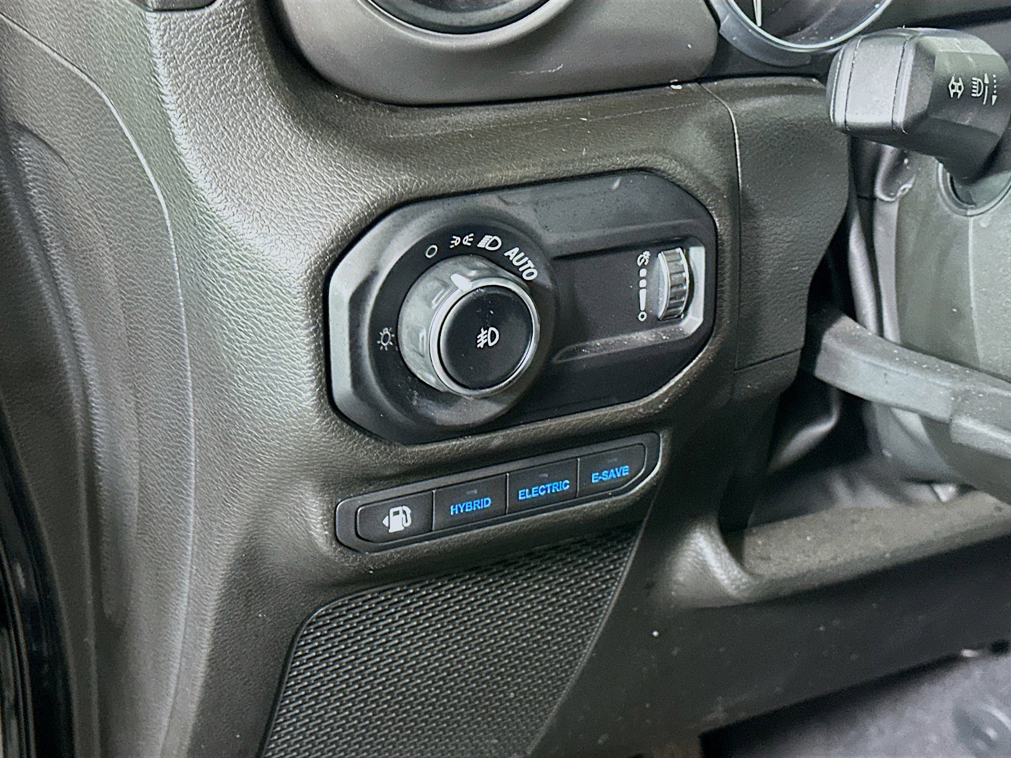 Used 2023 Jeep Wrangler Unlimited w/ Sun & Screen Package AWD/4WD image 16