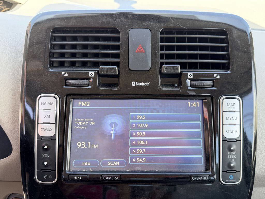 Used 2014 Nissan Leaf SV w/ Premium Package FWD image 19