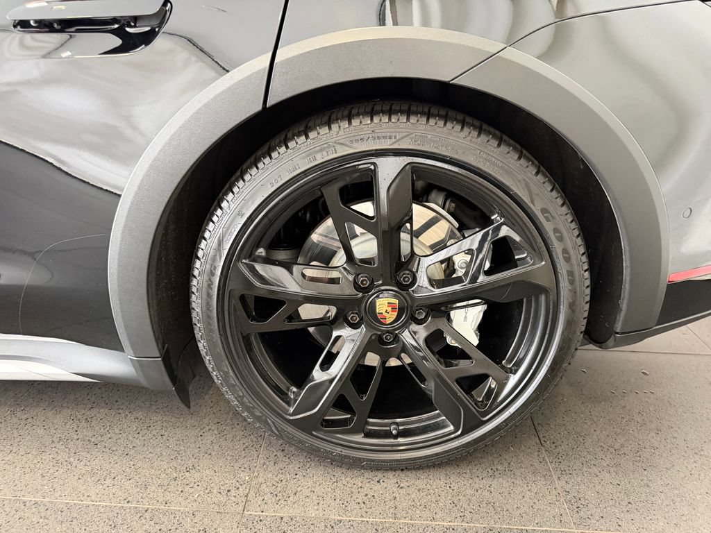 Certified 2023 Porsche Taycan Turbo AWD/4WD image 11
