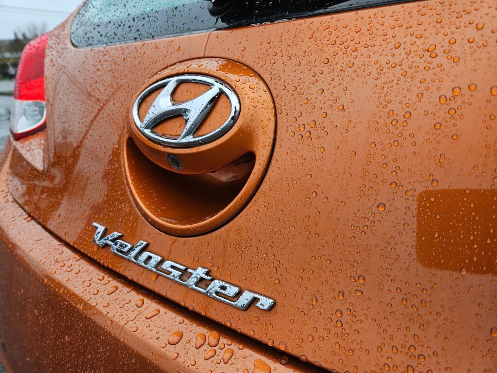 Used 2012 Hyundai Veloster w/ Style Pkg image 16