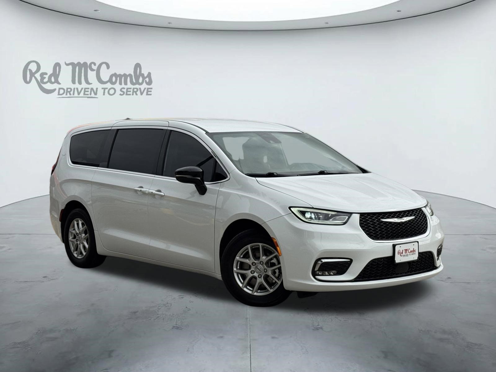 Used 2025 Chrysler Pacifica Select image 1