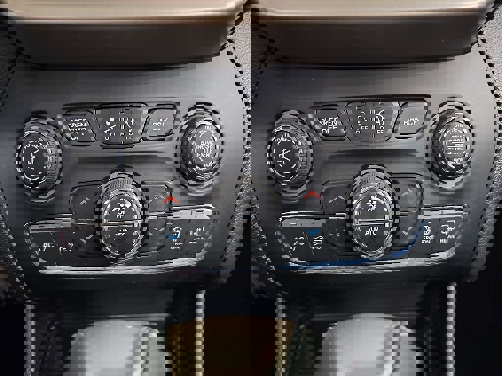 Used 2016 Jeep Cherokee Limited image 26