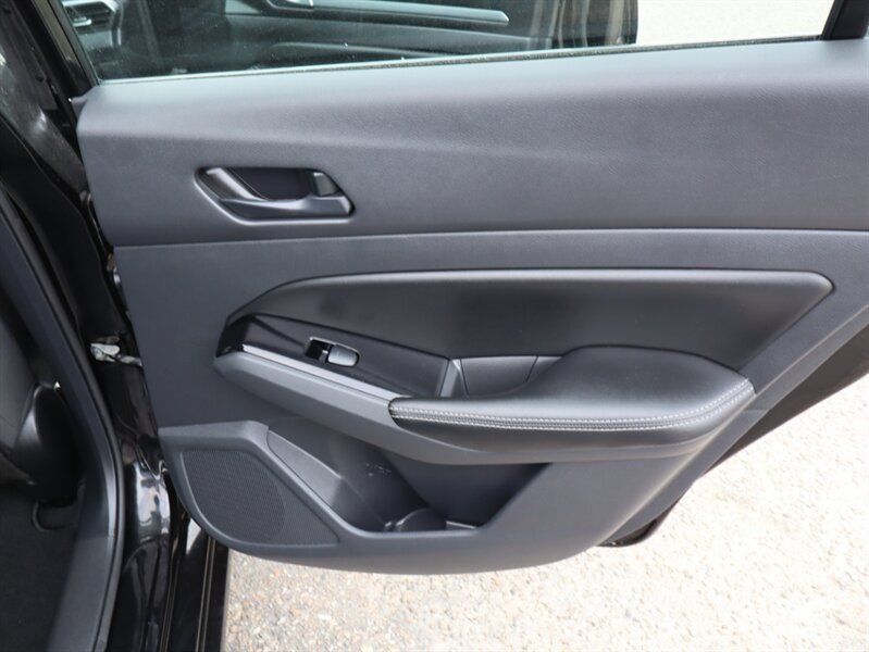 Used 2023 Nissan Altima 2.5 SV FWD image 12