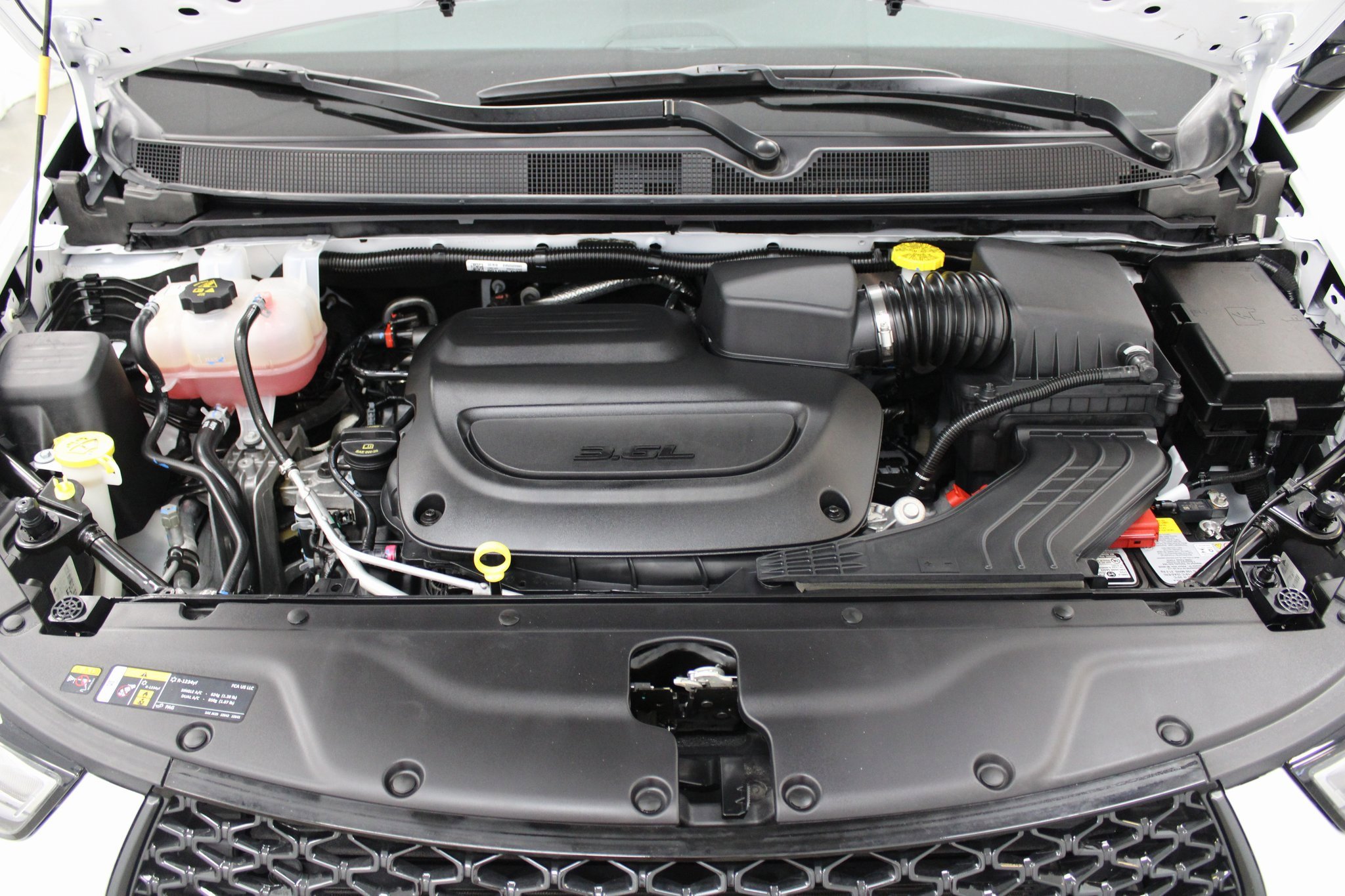 Used 2025 Chrysler Pacifica Limited image 8