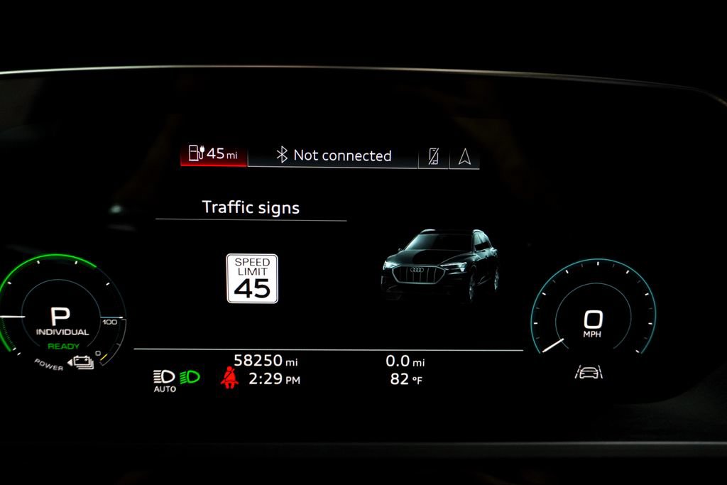 Used 2019 Audi e-tron Prestige w/ Prestige Package AWD/4WD image 28